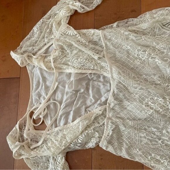 Urban Outfitters Lucca Couture Lace Bell-Sleeve Dress - Picture 9 of 10